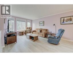12 BRADBURY Crescent - 5