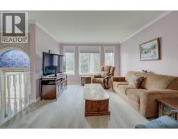 12 BRADBURY Crescent - 8