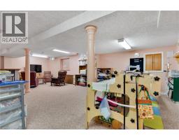 20 ANGLEROCK Drive - 38