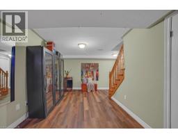 8 MEADOWLEA Court - 31