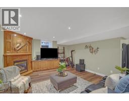8 MEADOWLEA Court - 33