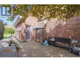 8 MEADOWLEA Court - 42