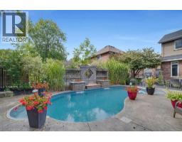 8 MEADOWLEA Court - 46