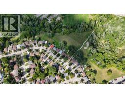 82 SOUTHMOOR Drive - 38