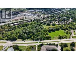 82 SOUTHMOOR Drive - 39