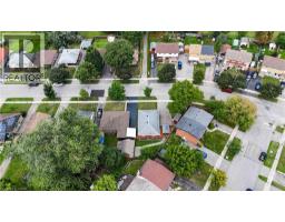 82 SOUTHMOOR Drive - 40