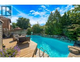 477 BURNETT Avenue - 35