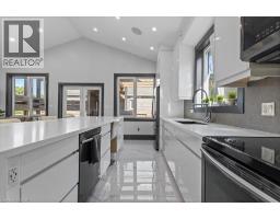404 MONTROSE Street N - 18