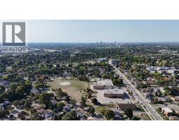 27 BROADMOOR Avenue - 30
