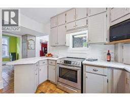 76 AHRENS Street W - 16