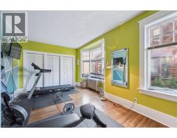 76 AHRENS Street W - 17