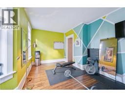 76 AHRENS Street W - 18