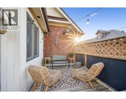 76 AHRENS Street W - 25