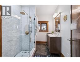 76 AHRENS Street W - 26