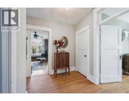 76 AHRENS Street W - 27