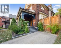 76 AHRENS Street W - 3