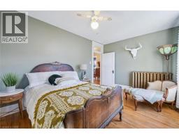 76 AHRENS Street W - 31