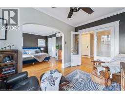 76 AHRENS Street W - 32