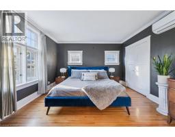 76 AHRENS Street W - 33