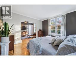 76 AHRENS Street W - 34
