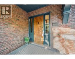 76 AHRENS Street W - 4
