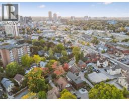 76 AHRENS Street W - 42