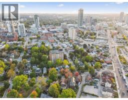 76 AHRENS Street W - 44