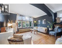 76 AHRENS Street W - 8