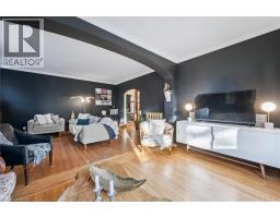 76 AHRENS Street W - 9