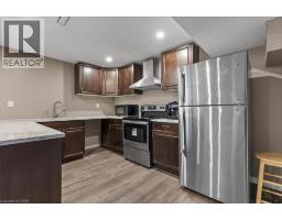 304 FALLING GREEN Crescent - 37