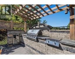 304 FALLING GREEN Crescent - 44