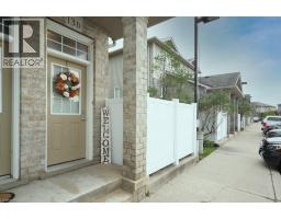 240 WESTMEADOW Drive UnitNo. D13 - 4