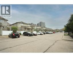 240 WESTMEADOW Drive UnitNo. D13 - 5