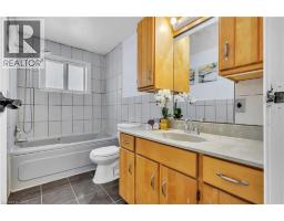87 CHRISTOPHER Drive - 11