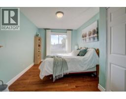 144 LAURENTIAN Drive - 16