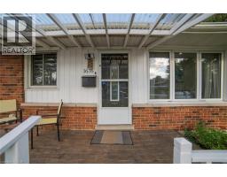 1676 HOLLEY Crescent - 2