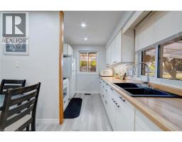 1676 HOLLEY Crescent - 9