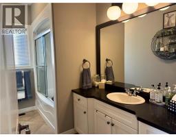 42 GRAYDON Drive - 10