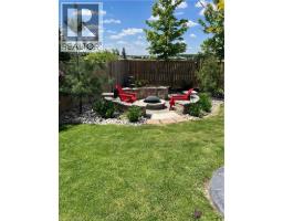 42 GRAYDON Drive - 32