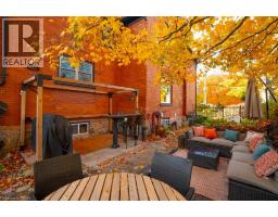 218 HERBERT Street - 34