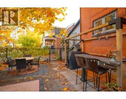 218 HERBERT Street - 4