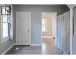 211 MCNAB Street W - 13