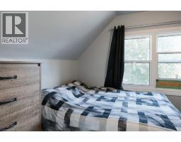 211 MCNAB Street W - 18