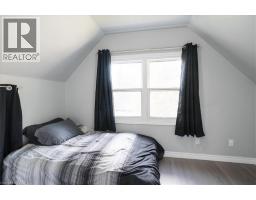 211 MCNAB Street W - 20