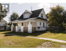 211 MCNAB Street W - 3