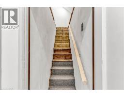 392 VICTORIA Street S - 44