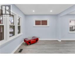 392 VICTORIA Street S - 7