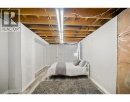 33 THOMPSON Drive - 24