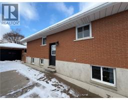 66 CHALMERS Street S - 3