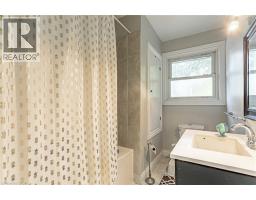 1235 TOUKAY Crescent - 10